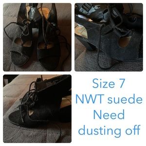 🖤 any hearts are 3 for $45 🖤 new suede sandals